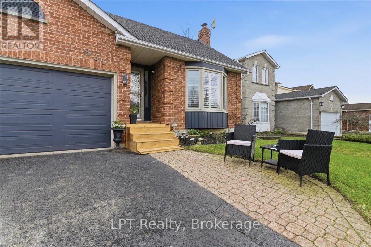 831 Lavis Street, Oshawa, Ontario  L1K 1W8 - Photo 2 - E13010696