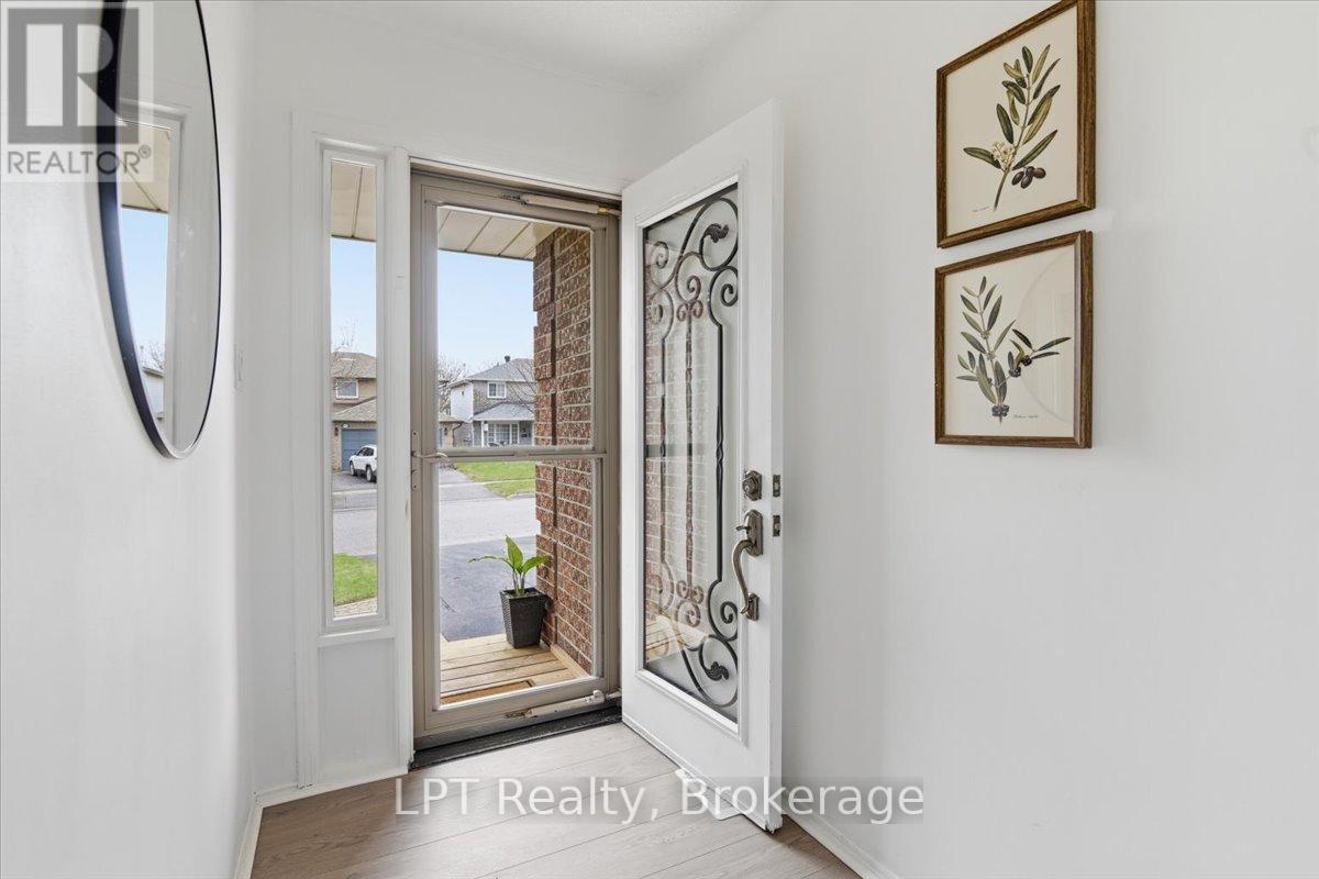 831 Lavis Street, Oshawa, Ontario  L1K 1W8 - Photo 4 - E13010696
