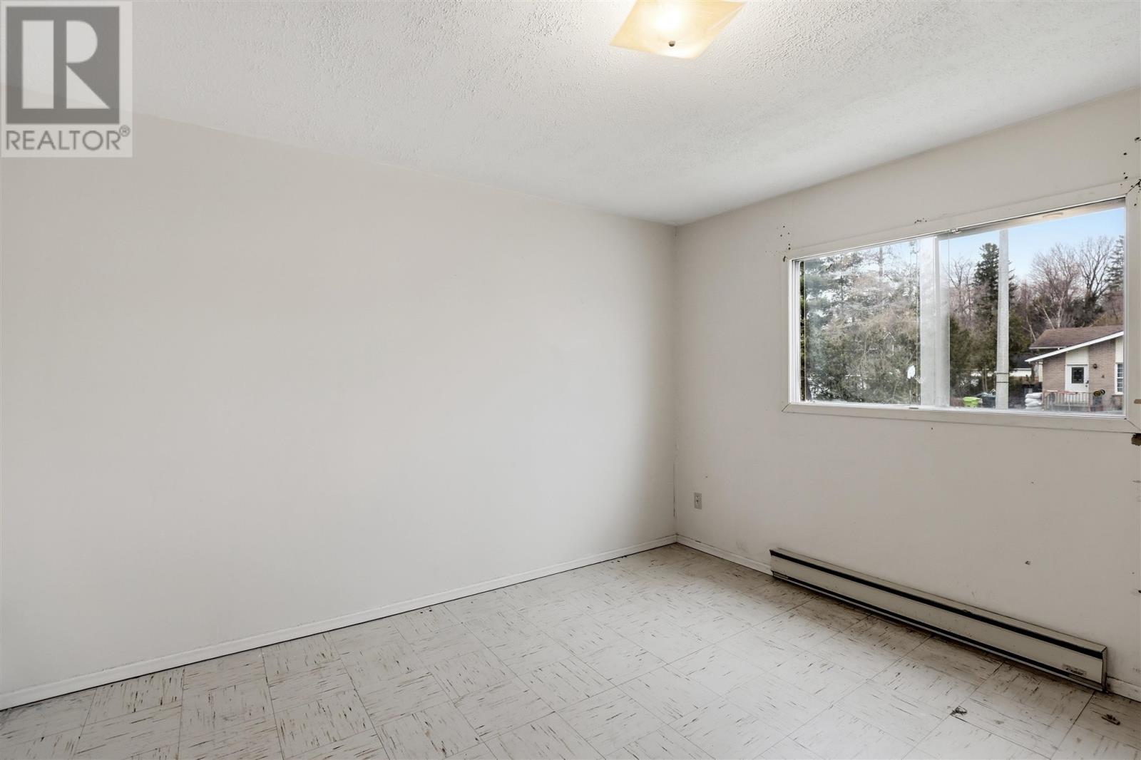 7 Breton Rd, Sault Ste. Marie, Ontario  P6B 5S9 - Photo 3 - SM260877