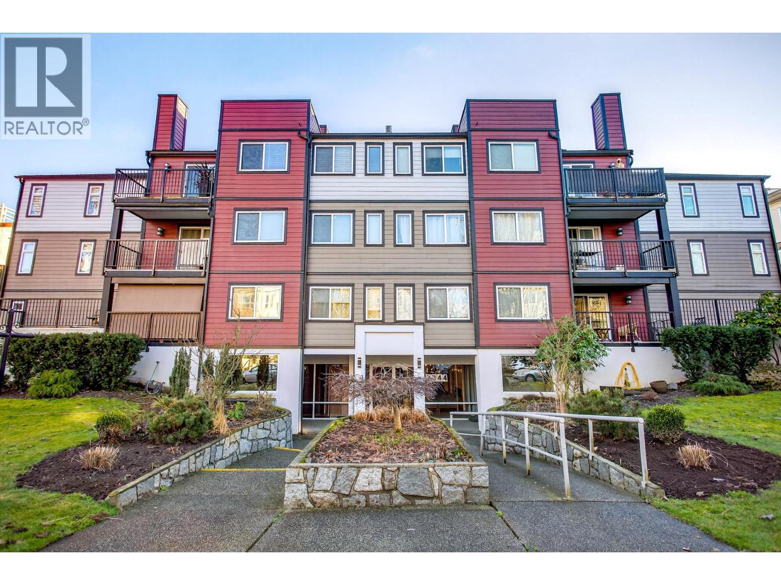 306 2344 Atkins Avenue, Port Coquitlam, British Columbia  V3C 1Y8 - Photo 1 - R3092239