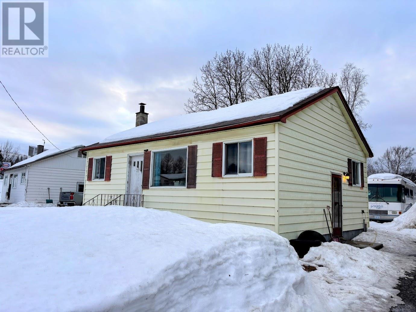 71 Manitou RD, Manitouwadge, Ontario