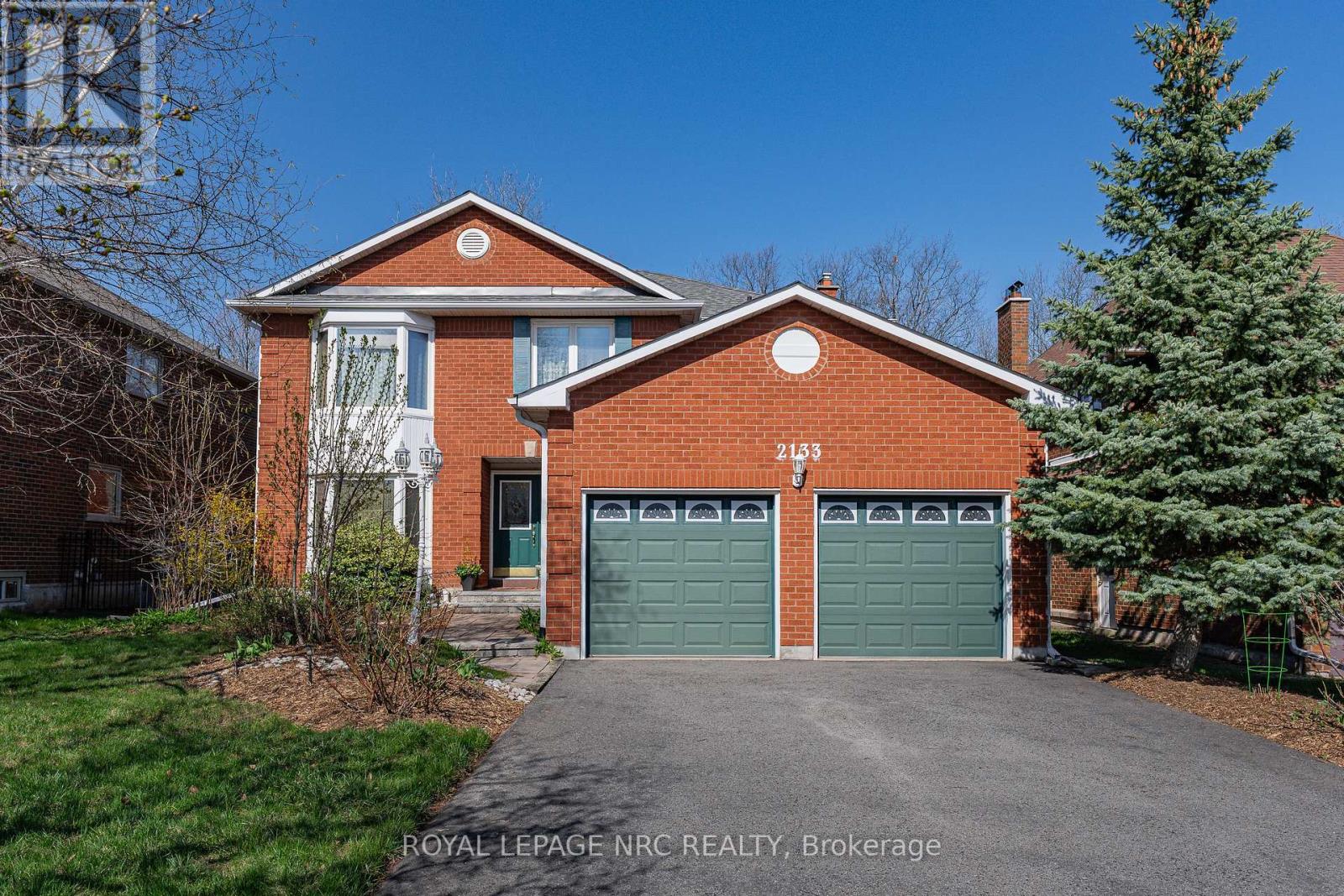 2133 GRAND BOULEVARD, Oakville, Ontario