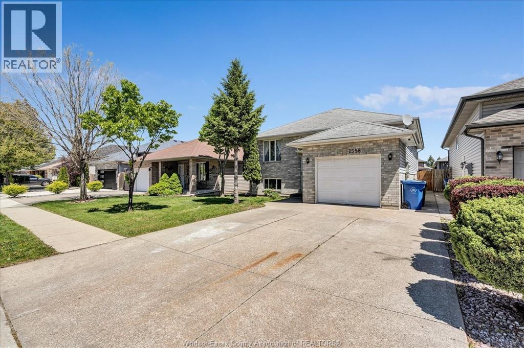 2558 GATWICK, windsor, Ontario