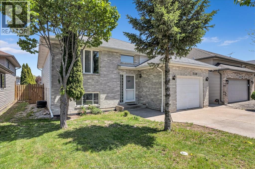 2558 Gatwick, Windsor, Ontario  N8P 1Y8 - Photo 3 - 26010003