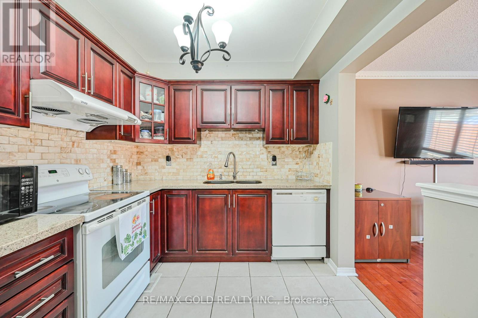 94 Lake Louise Drive, Brampton, Ontario  L6X 4Y6 - Photo 11 - W13064492