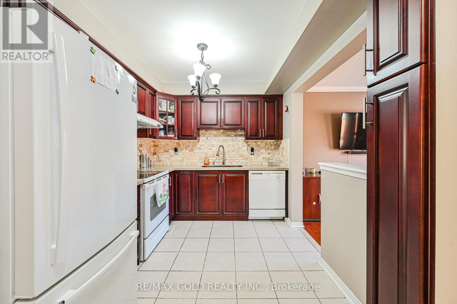 94 Lake Louise Drive, Brampton, Ontario  L6X 4Y6 - Photo 10 - W13064492