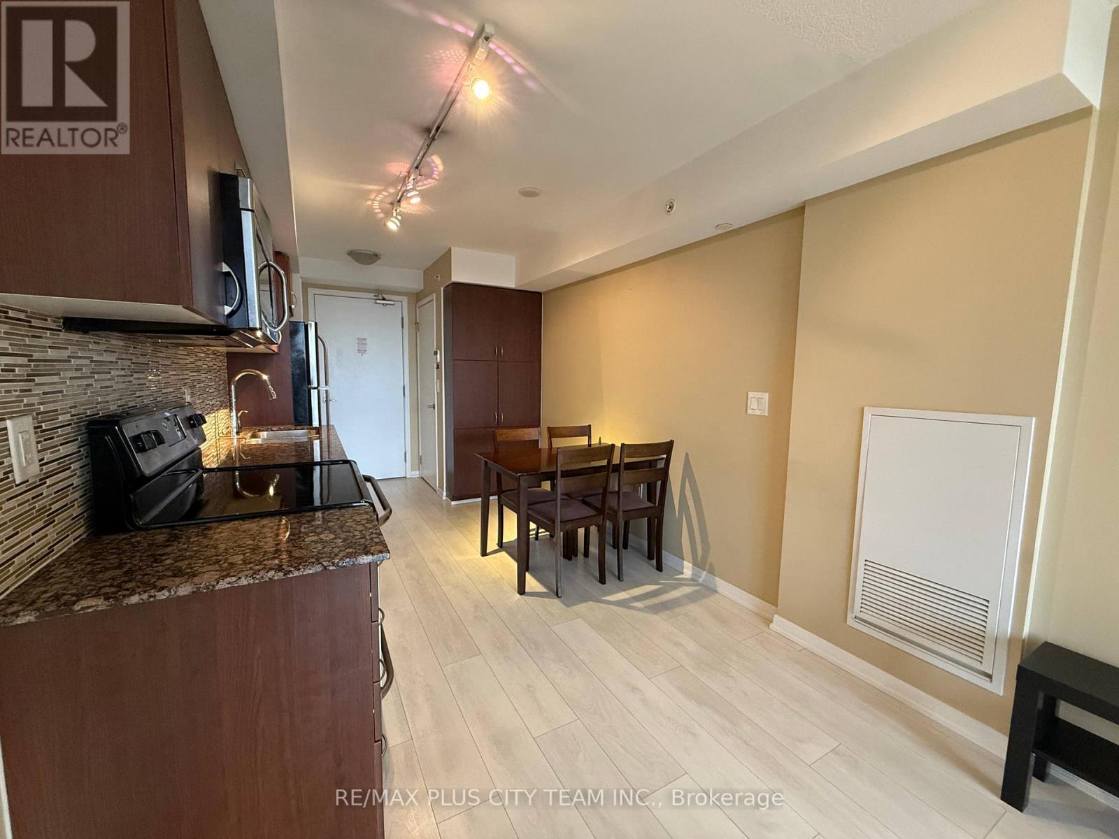 1421 - 800 Lawrence Avenue W, Toronto, Ontario  M6A 0B1 - Photo 6 - W12897464