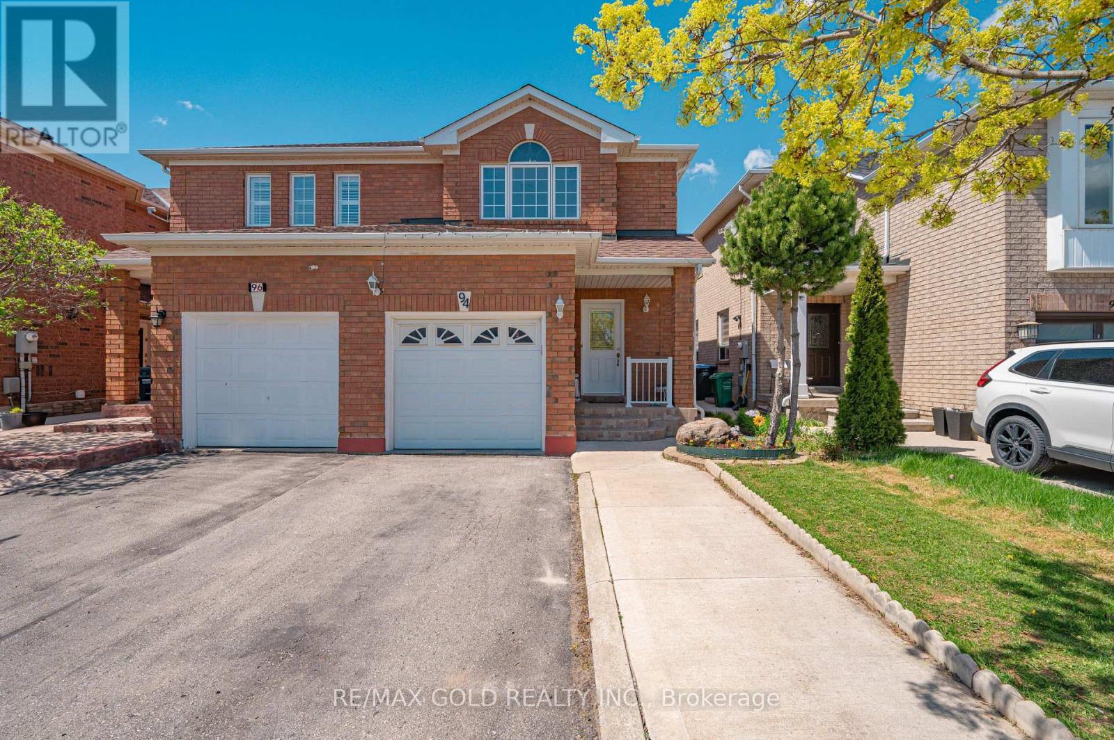 94 Lake Louise Drive, Brampton, Ontario  L6X 4Y6 - Photo 2 - W13064492