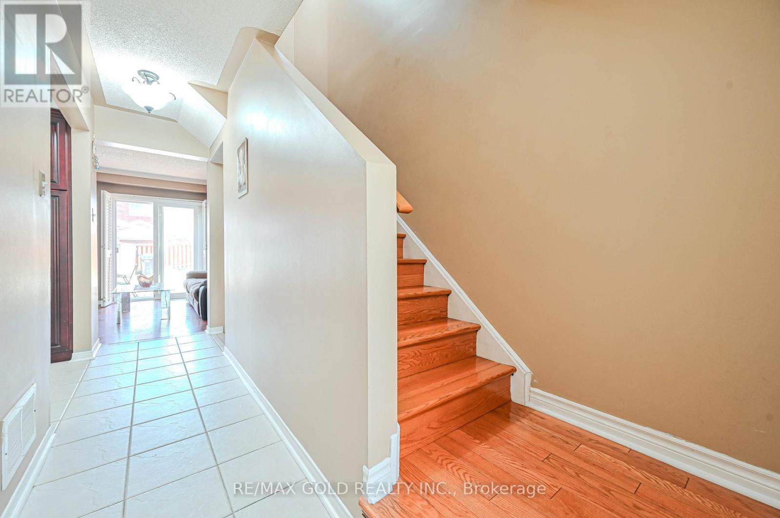 94 Lake Louise Drive, Brampton, Ontario  L6X 4Y6 - Photo 9 - W13064492