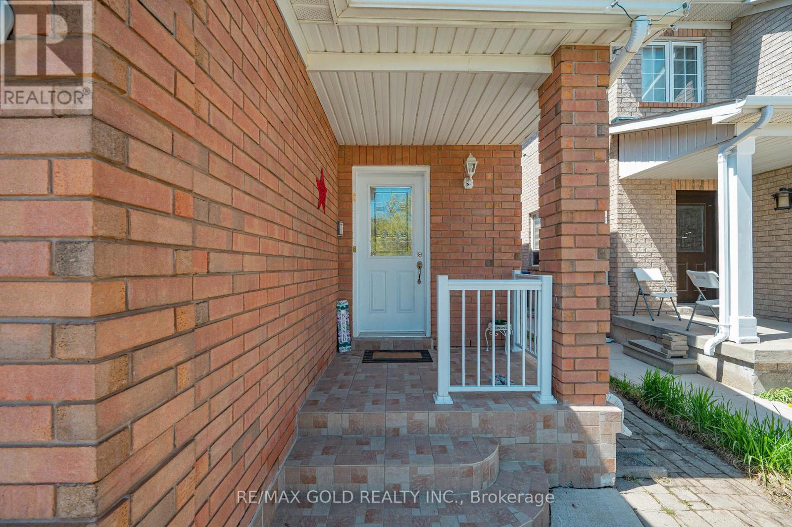 94 Lake Louise Drive, Brampton, Ontario  L6X 4Y6 - Photo 5 - W13064492
