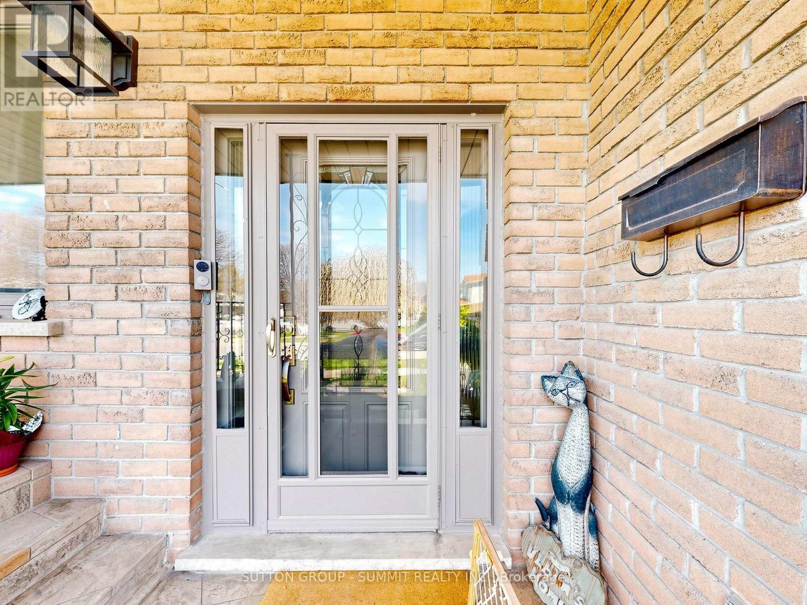 32 Harbrite Drive, Hamilton, Ontario  L8G 4G5 - Photo 4 - X13083858