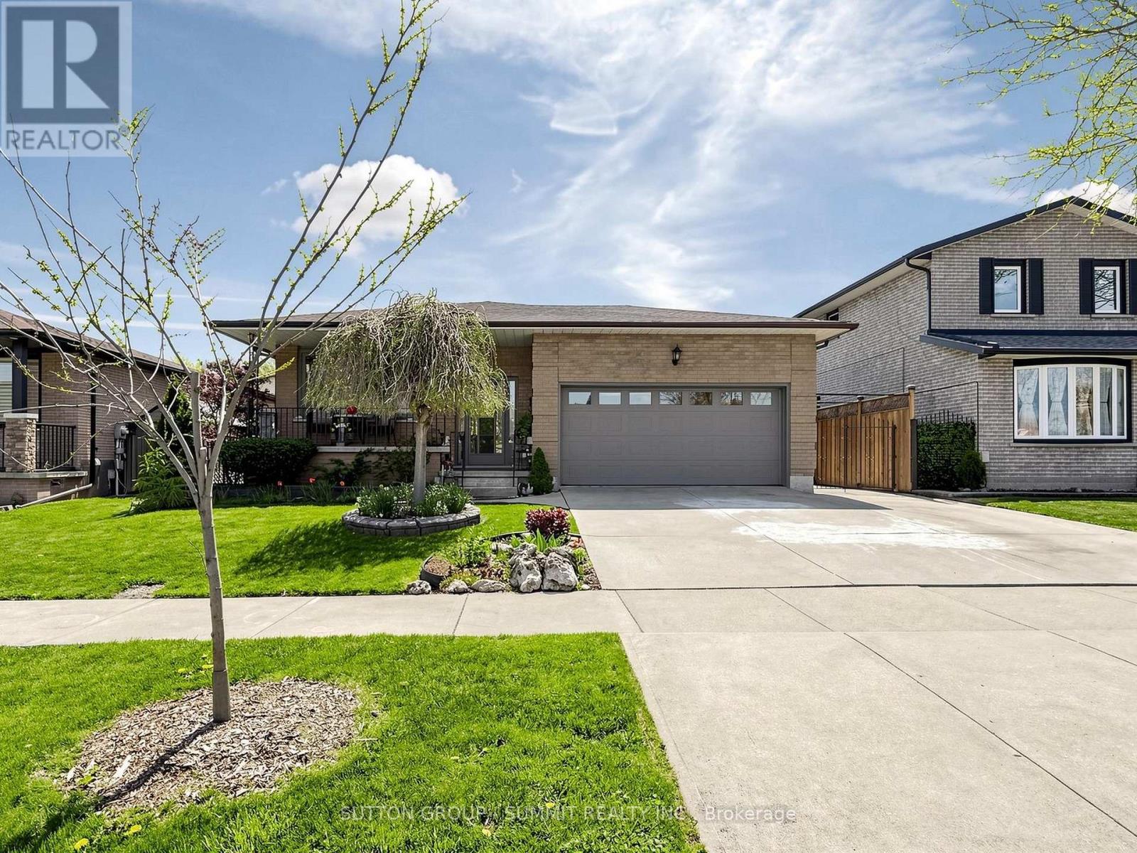 32 HARBRITE DRIVE, Hamilton, Ontario