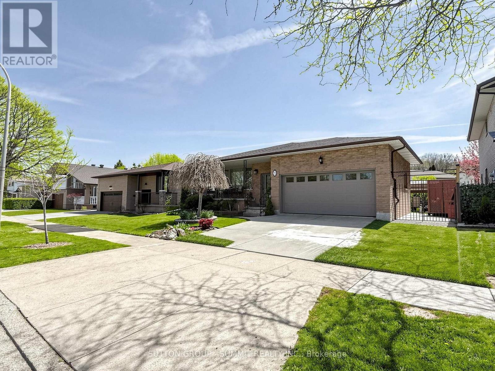 32 Harbrite Drive, Hamilton, Ontario  L8G 4G5 - Photo 2 - X13083858