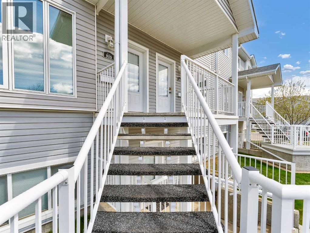 315 Northlands Pointe Ne, Medicine Hat, Alberta  T1C 0C2 - Photo 3 - A2307710