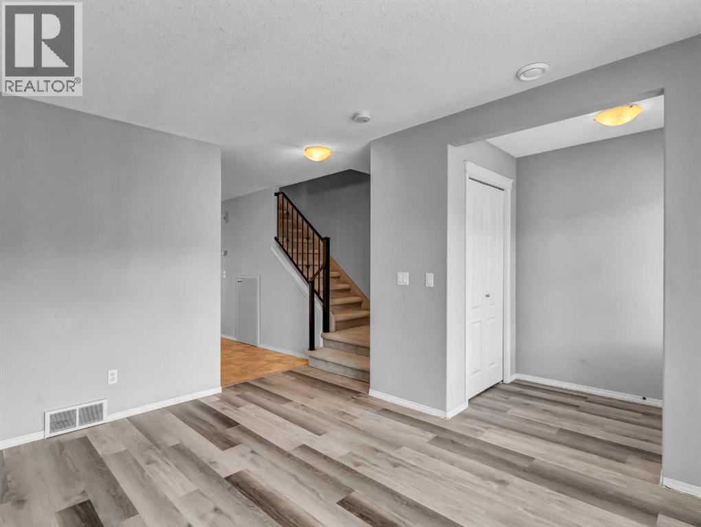 315 Northlands Pointe Ne, Medicine Hat, Alberta  T1C 0C2 - Photo 7 - A2307710