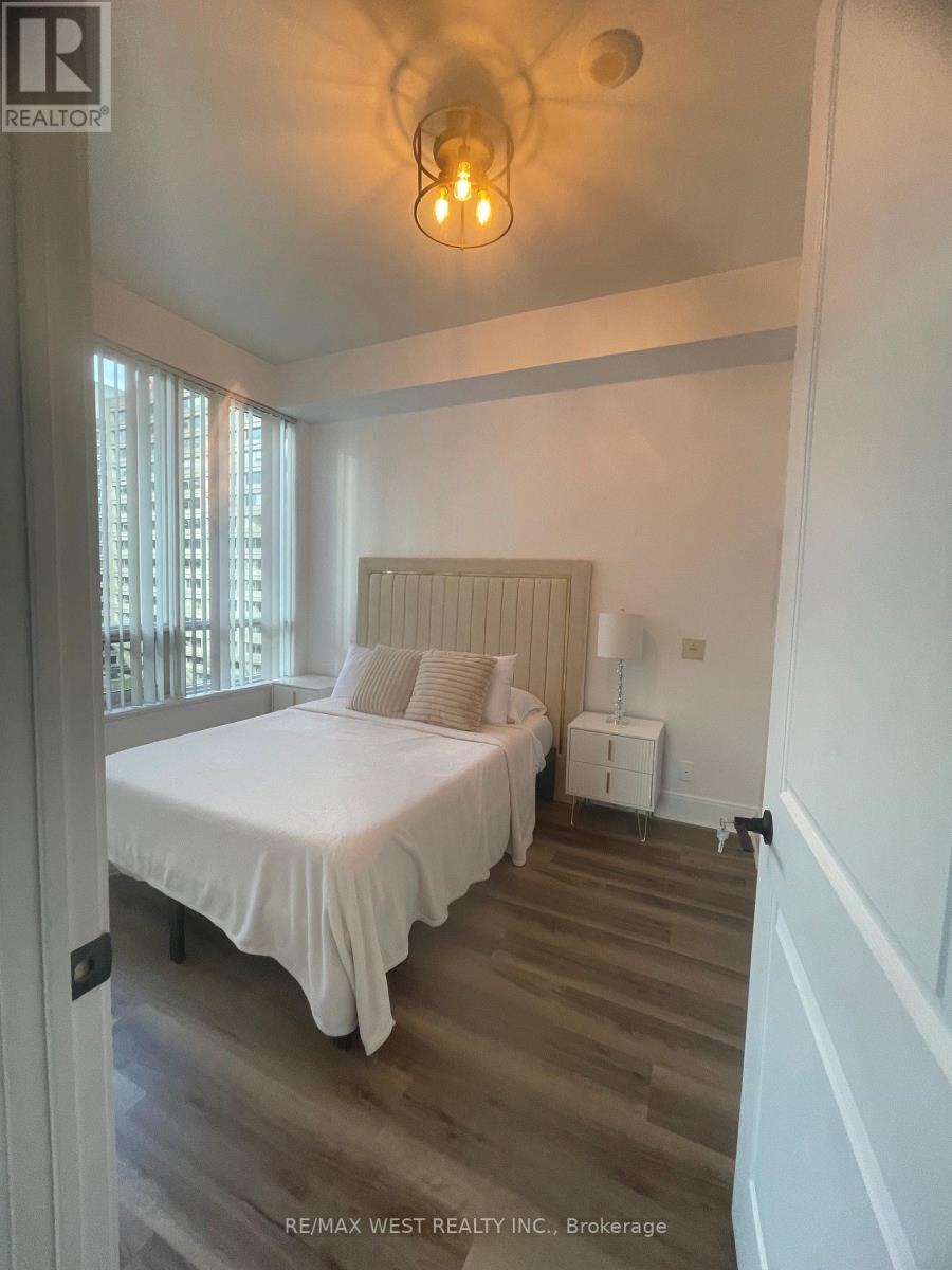 1004 - 21 Balmuto Street, Toronto, Ontario  M4Y 1W4 - Photo 10 - C13084168