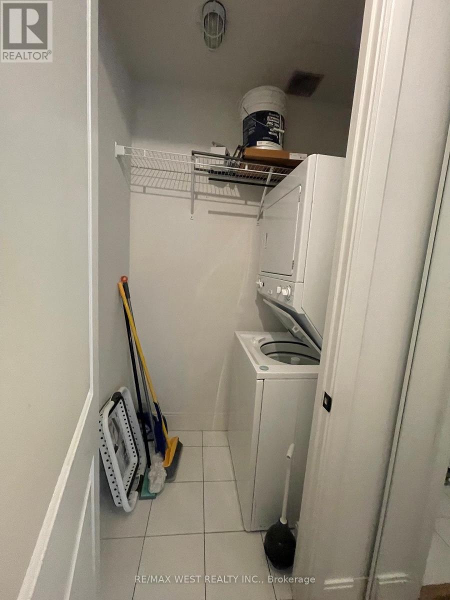 1004 - 21 Balmuto Street, Toronto, Ontario  M4Y 1W4 - Photo 12 - C13084168