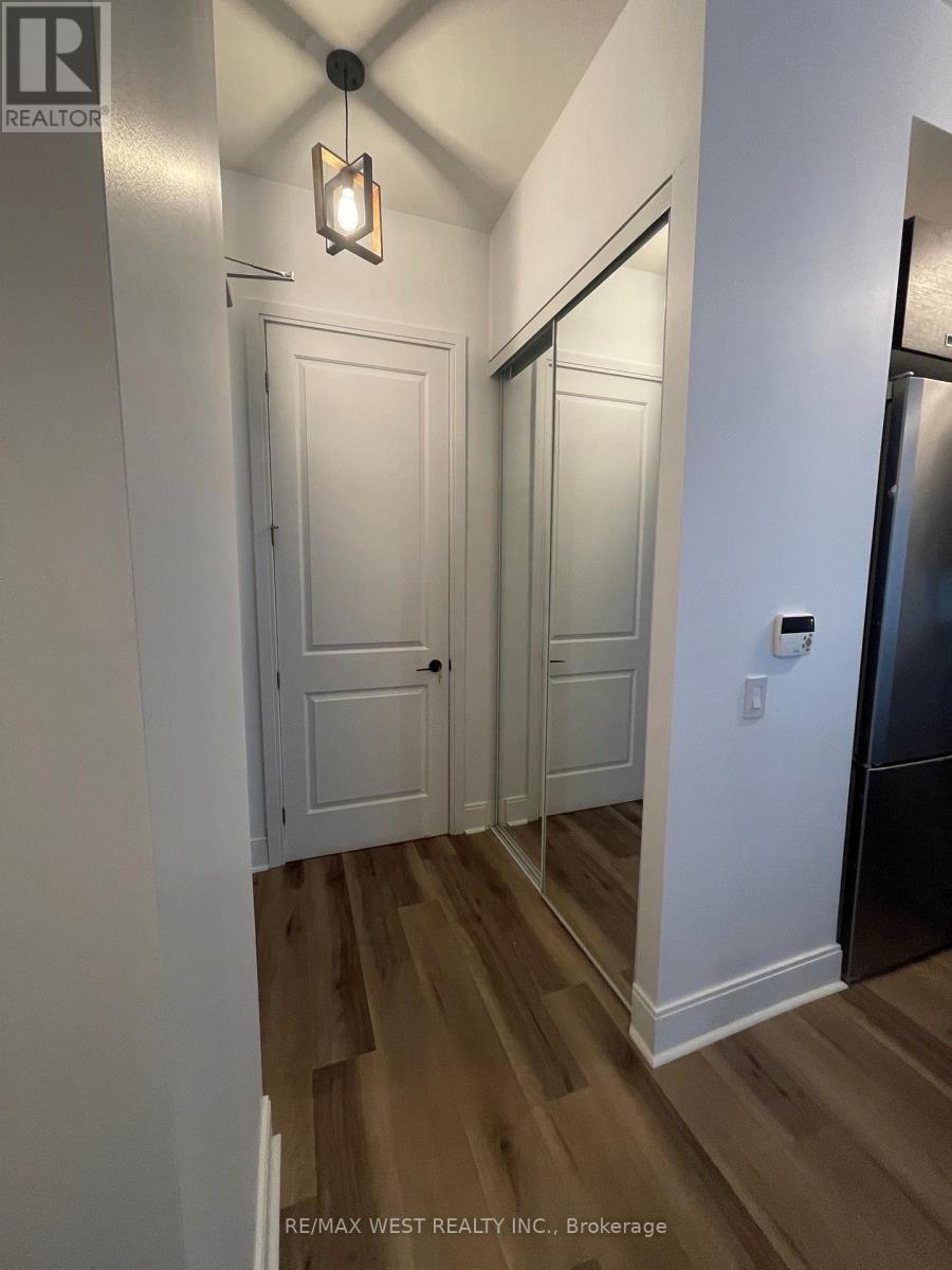 1004 - 21 Balmuto Street, Toronto, Ontario  M4Y 1W4 - Photo 2 - C13084168