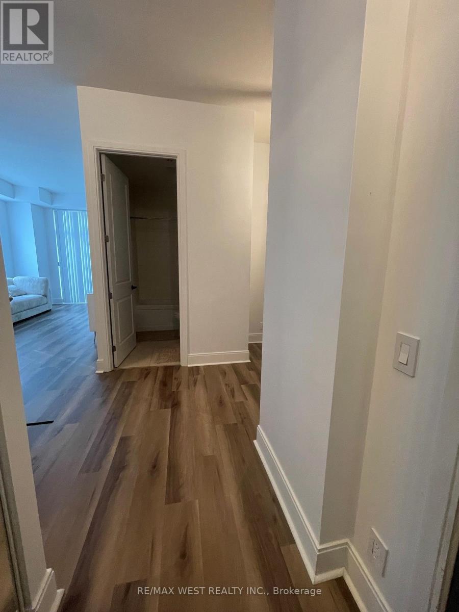 1004 - 21 Balmuto Street, Toronto, Ontario  M4Y 1W4 - Photo 4 - C13084168