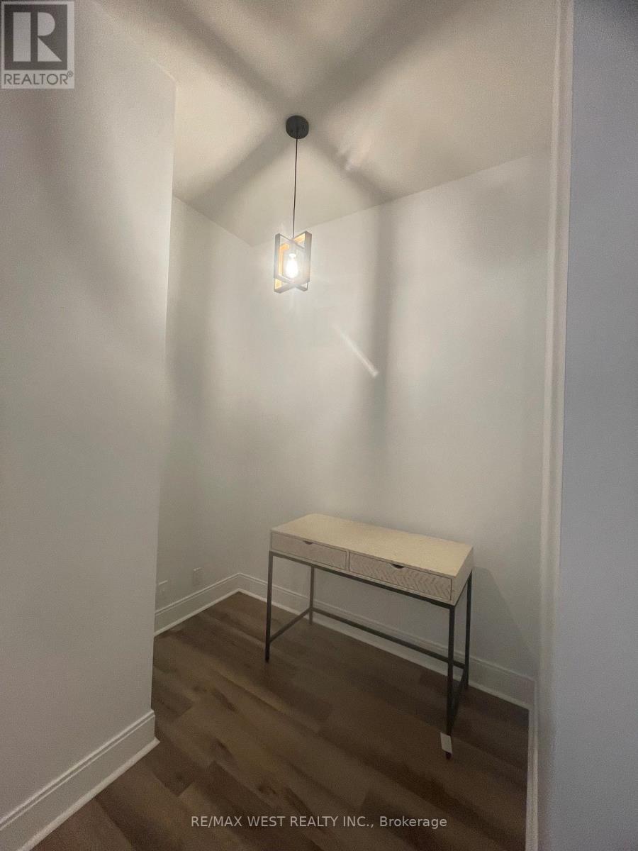 1004 - 21 Balmuto Street, Toronto, Ontario  M4Y 1W4 - Photo 5 - C13084168