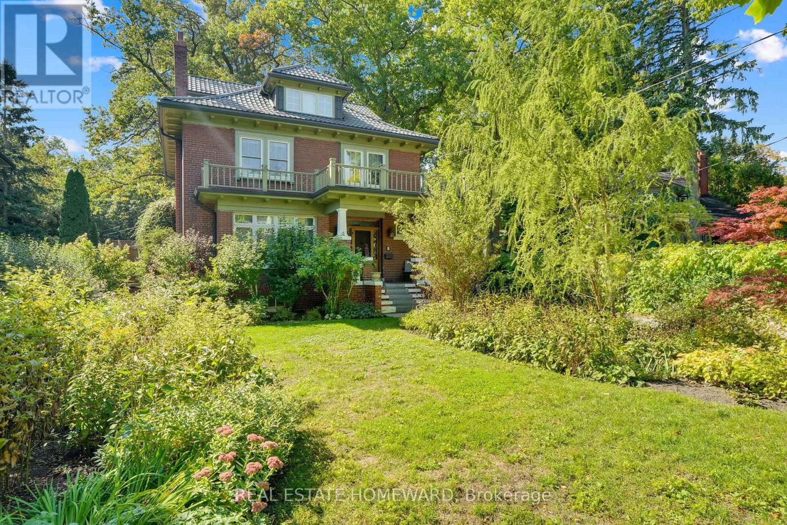 32 HOLLYWOOD CRESCENT, Toronto, Ontario