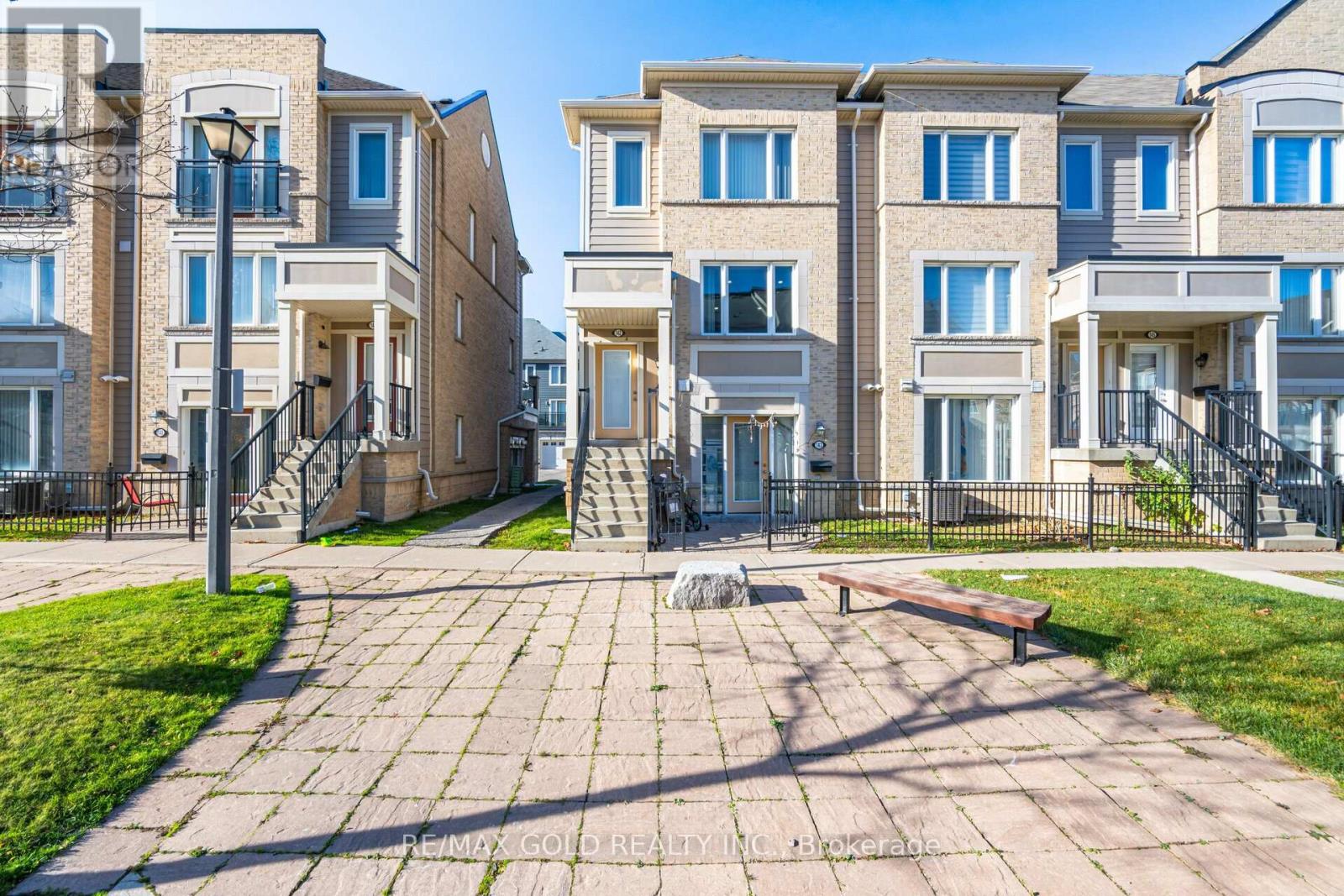 142 - 60 FAIRWOOD CIRCLE, Brampton, Ontario