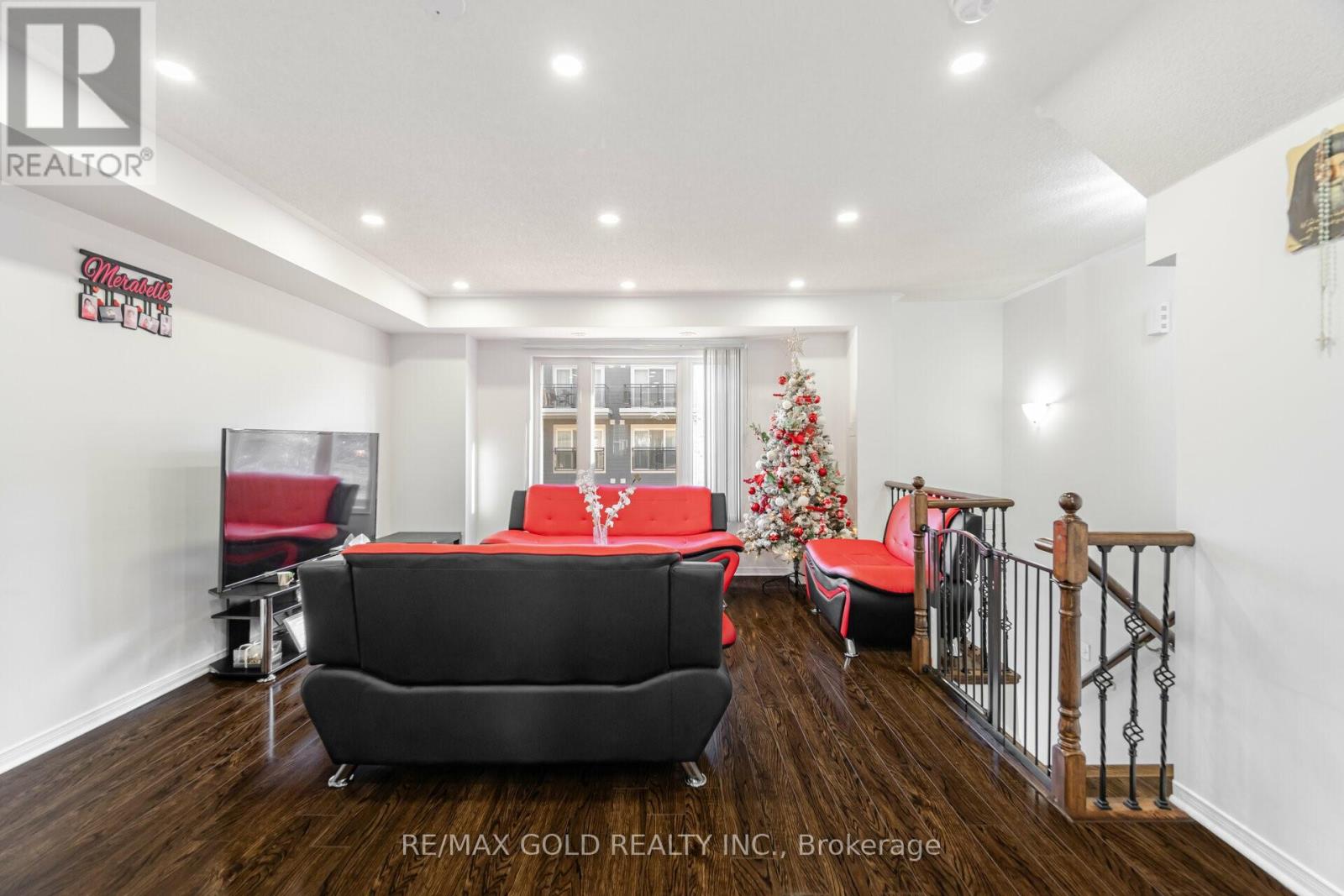 142 - 60 Fairwood Circle, Brampton, Ontario  L6R 0Y6 - Photo 2 - W13084050