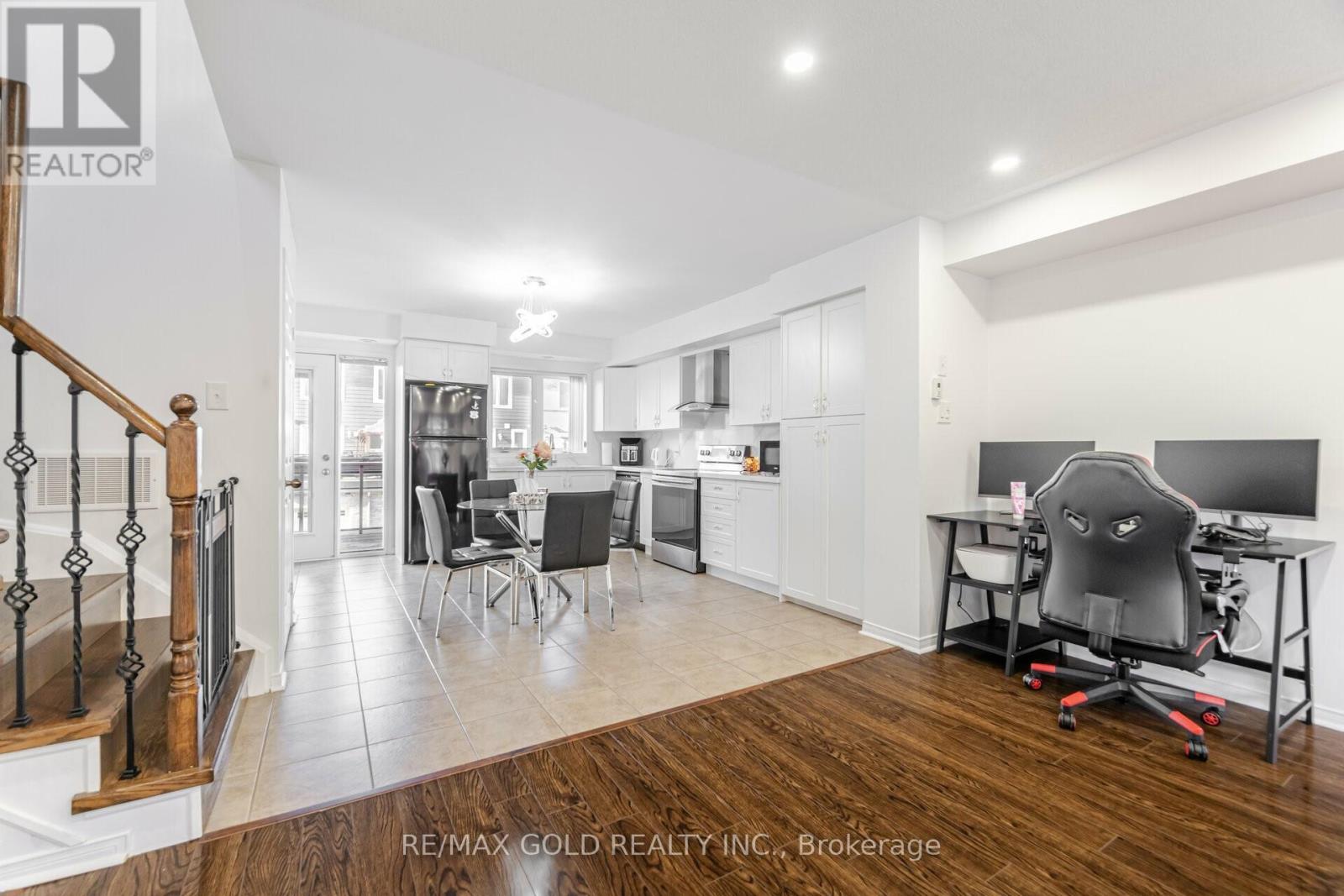 142 - 60 Fairwood Circle, Brampton, Ontario  L6R 0Y6 - Photo 4 - W13084050