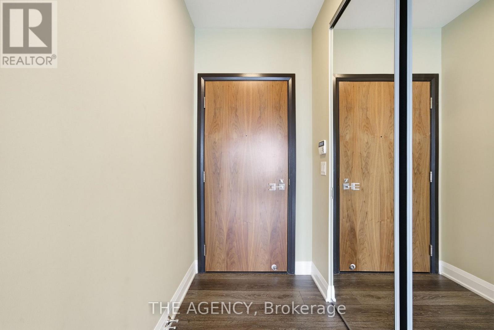 2610 - 36 Park Lawn Road, Toronto, Ontario  M8Y 3H8 - Photo 2 - W13084058