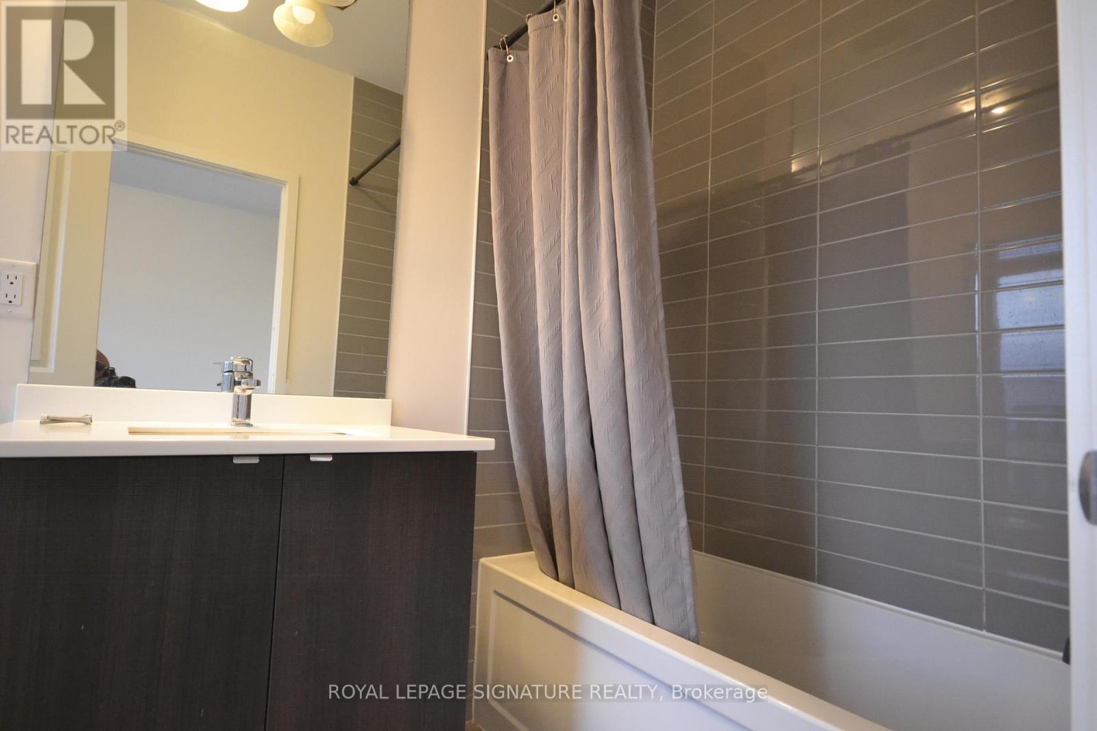 202 Huguenot Road, Oakville, Ontario  L6H 0L4 - Photo 11 - W13084086