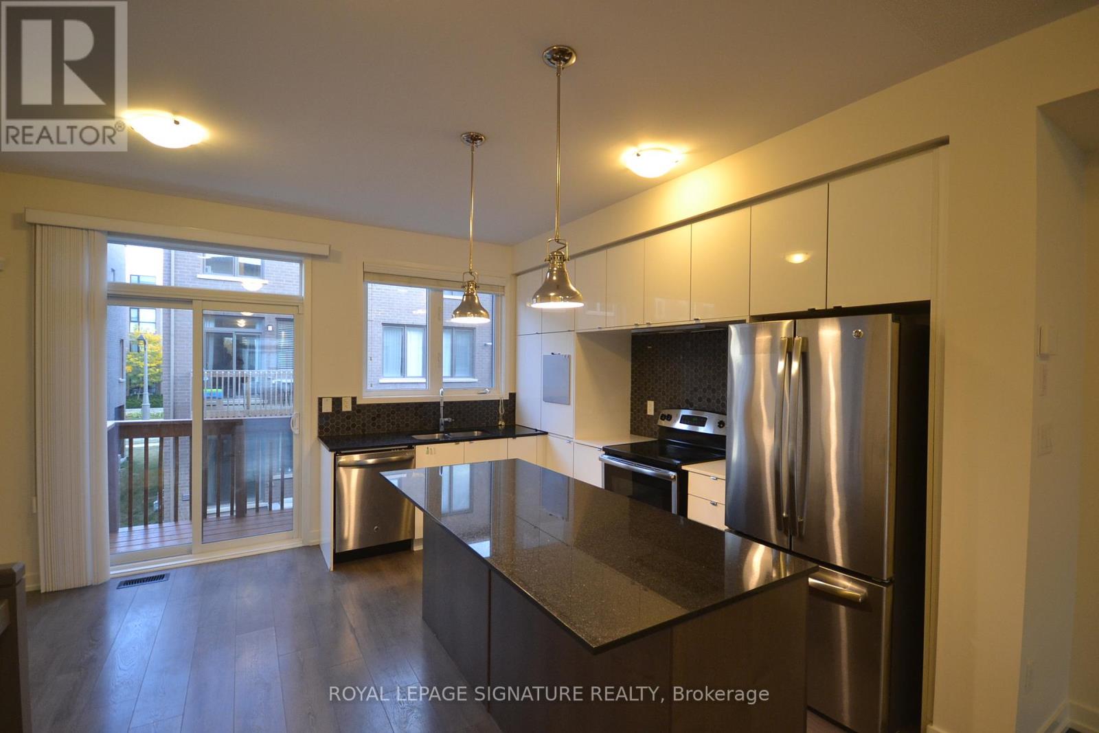 202 Huguenot Road, Oakville, Ontario  L6H 0L4 - Photo 5 - W13084086