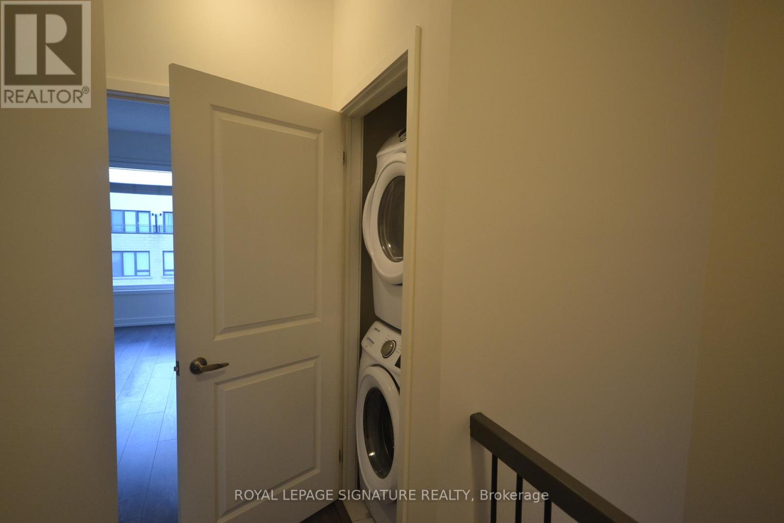 202 Huguenot Road, Oakville, Ontario  L6H 0L4 - Photo 9 - W13084086