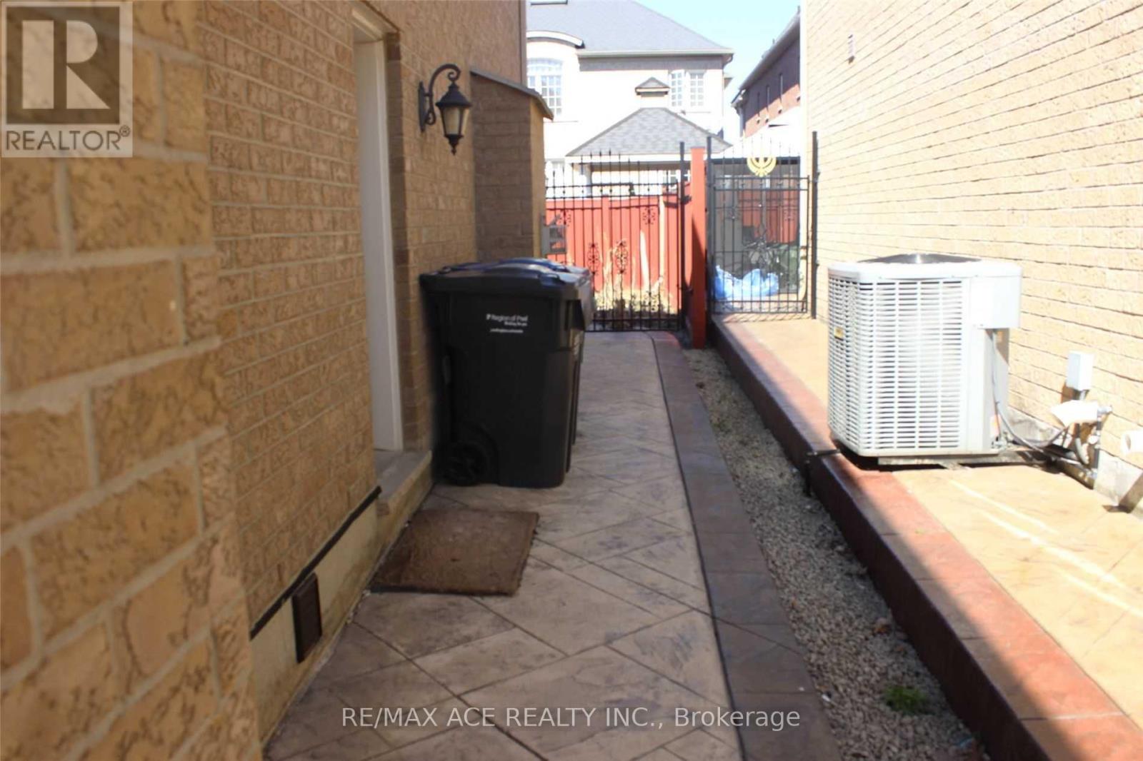 Bsmt - 2 Adastra Place, Brampton, Ontario  L6P 3B4 - Photo 3 - W13084138