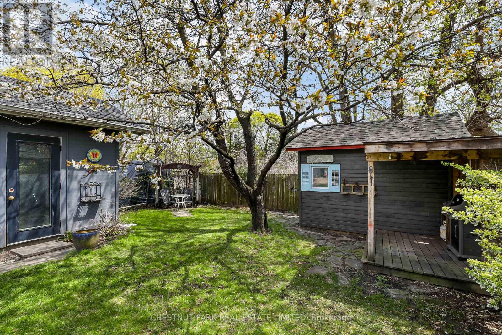27 Cedarcrest Drive, Toronto, Ontario  M9A 2V4 - Photo 37 - W13084154