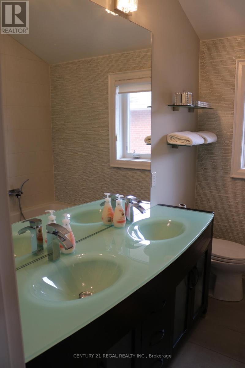 18 Rowse Crescent, Toronto, Ontario  M9P 3L5 - Photo 10 - W13084212