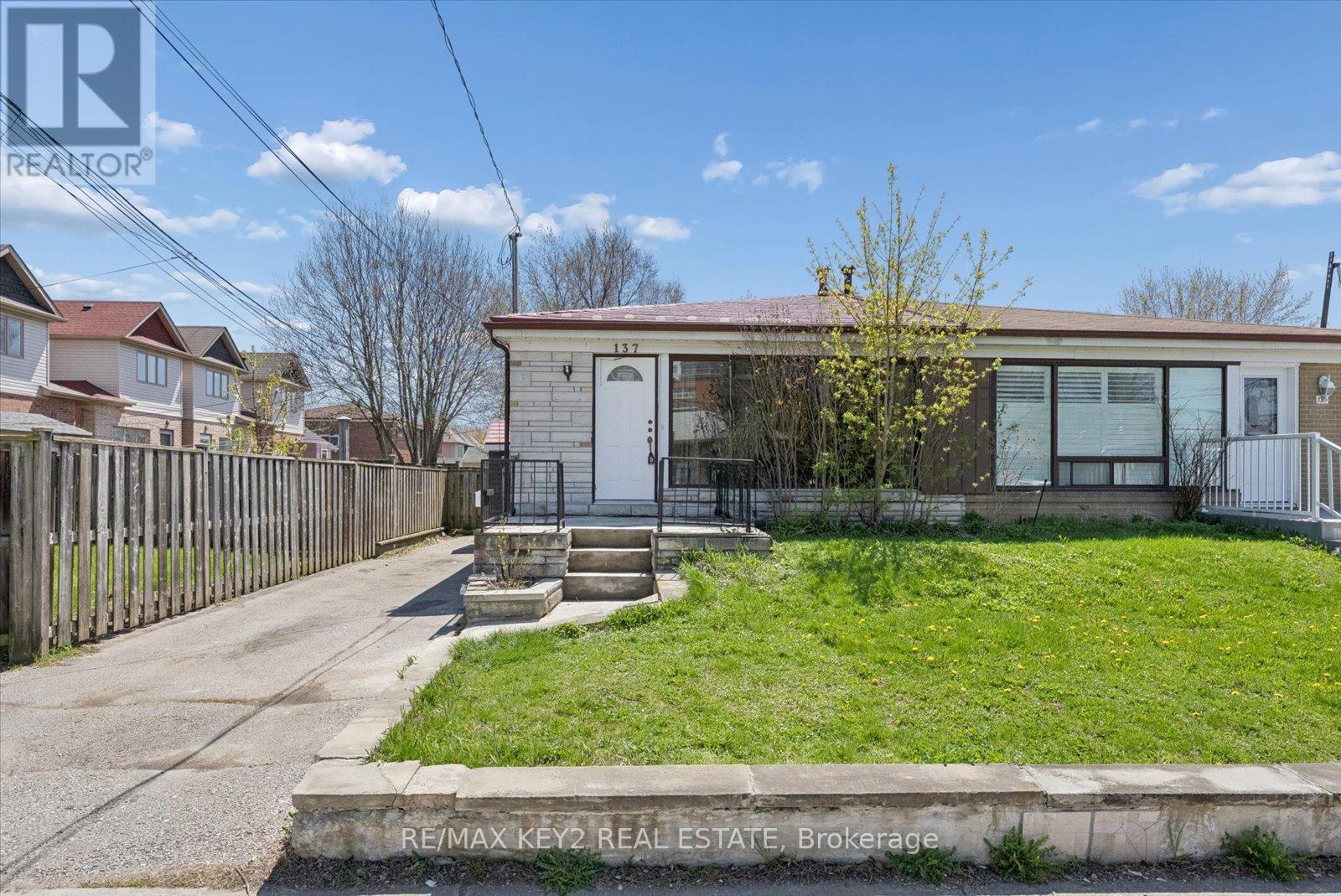 137 NEWLANDS AVENUE, Toronto, Ontario