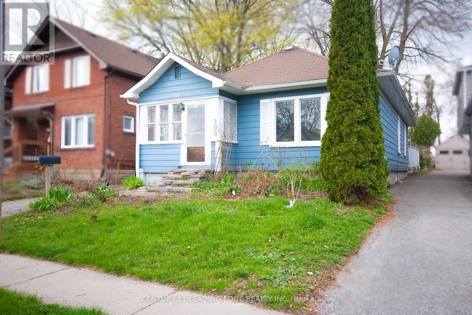 208 Oshawa Boulevard N, Oshawa, Ontario  L1G 5S9 - Photo 2 - E13083086