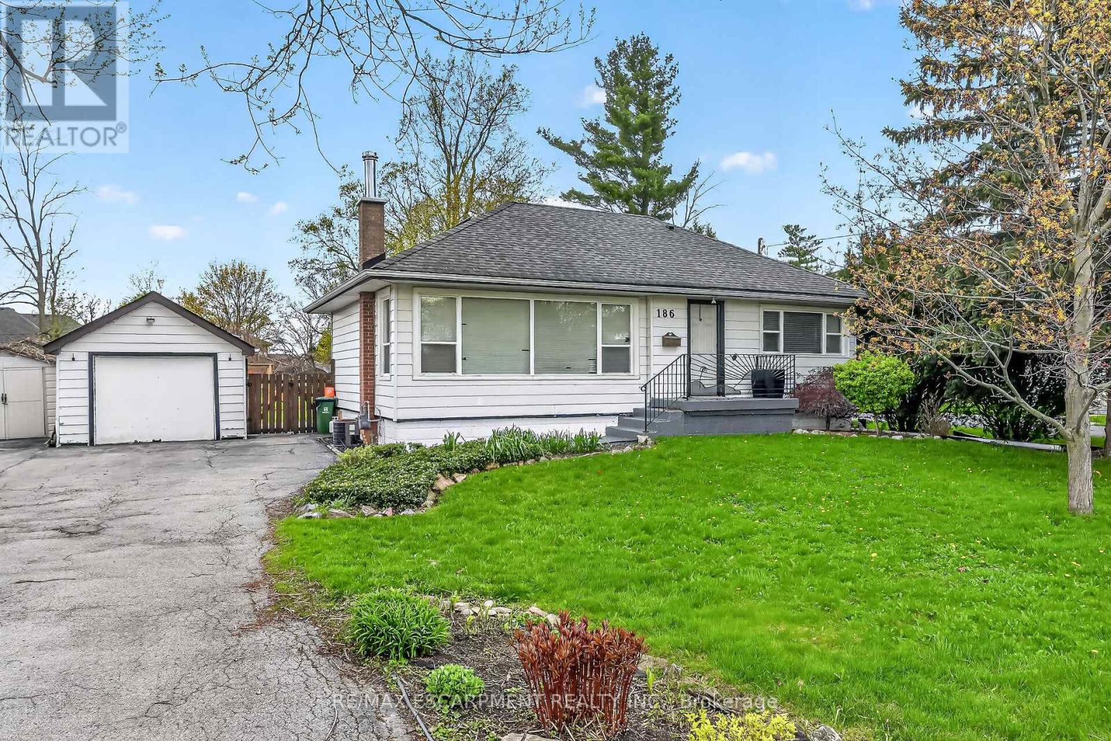 186 Seneca Avenue, Hamilton, Ontario  L9B 1M2 - Photo 1 - X13084008