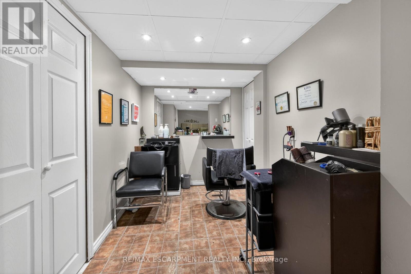 186 Seneca Avenue, Hamilton, Ontario  L9B 1M2 - Photo 27 - X13084008