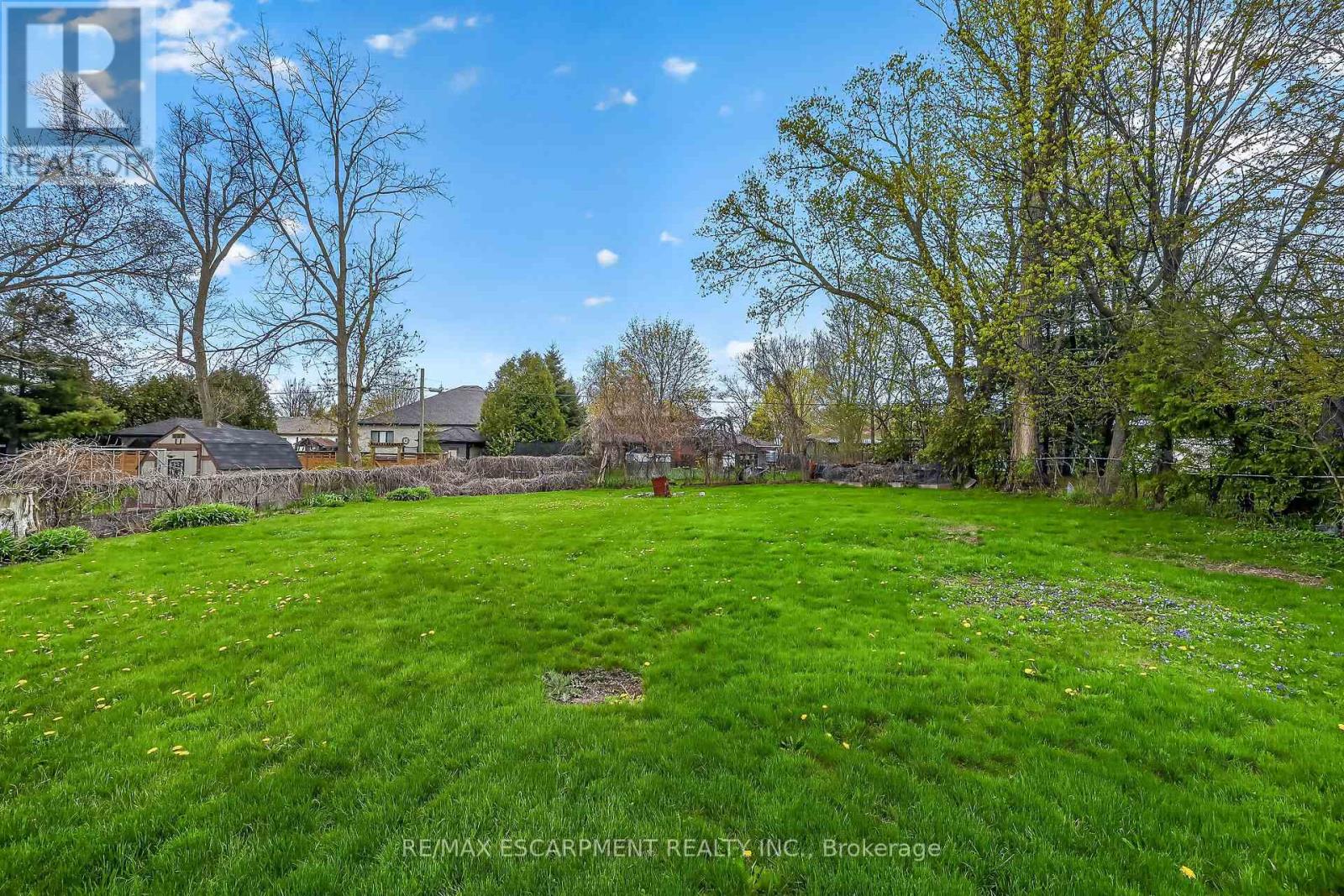 186 Seneca Avenue, Hamilton, Ontario  L9B 1M2 - Photo 3 - X13084008