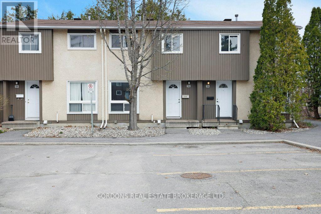 1562 Lassiter Terrace, Ottawa, Ontario  K1J 8N4 - Photo 2 - X13084228