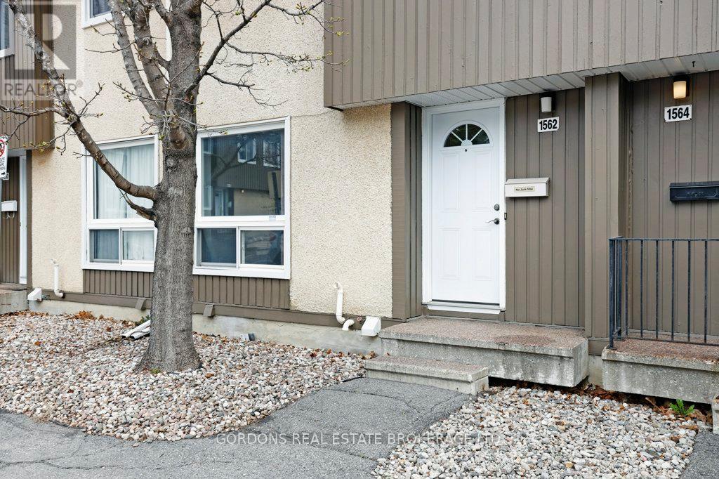 1562 Lassiter Terrace, Ottawa, Ontario  K1J 8N4 - Photo 3 - X13084228