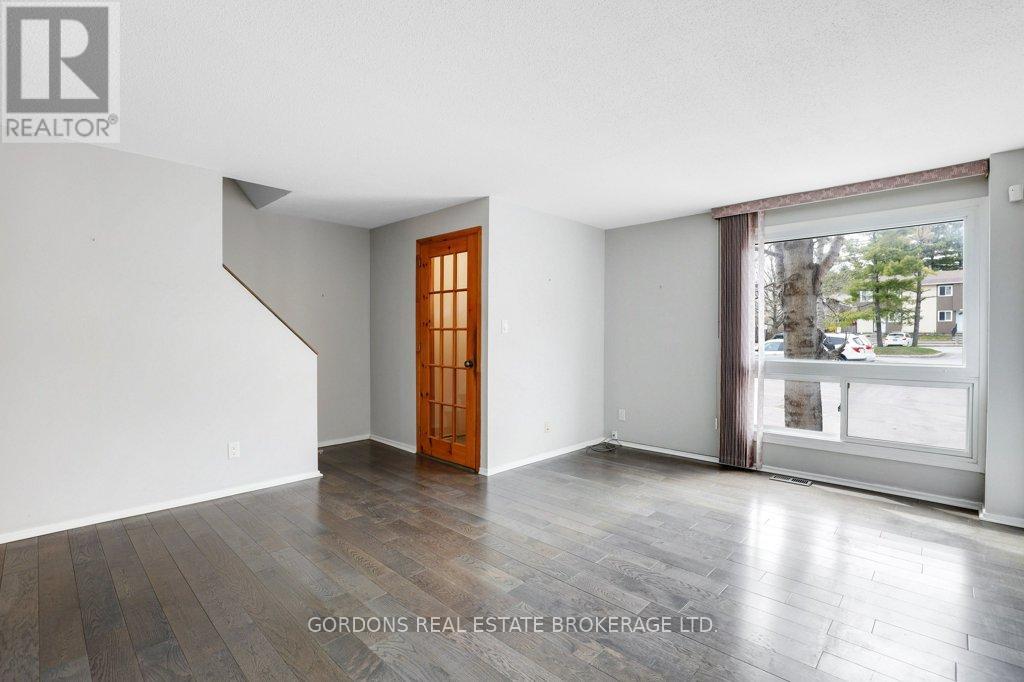 1562 Lassiter Terrace, Ottawa, Ontario  K1J 8N4 - Photo 9 - X13084228