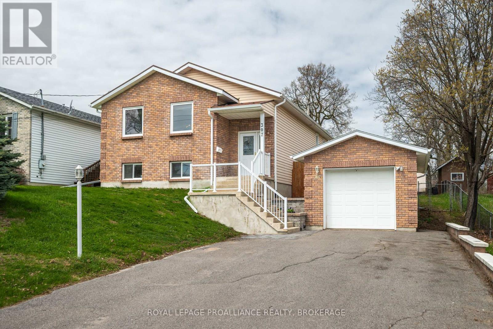 307 AMHERST DRIVE, Loyalist, Ontario
