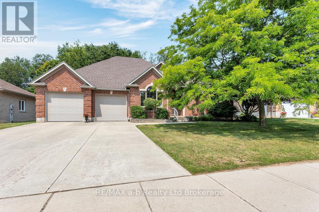 21 Windemere Avenue, Tillsonburg, Ontario  N4G 5M8 - Photo 1 - X12761832