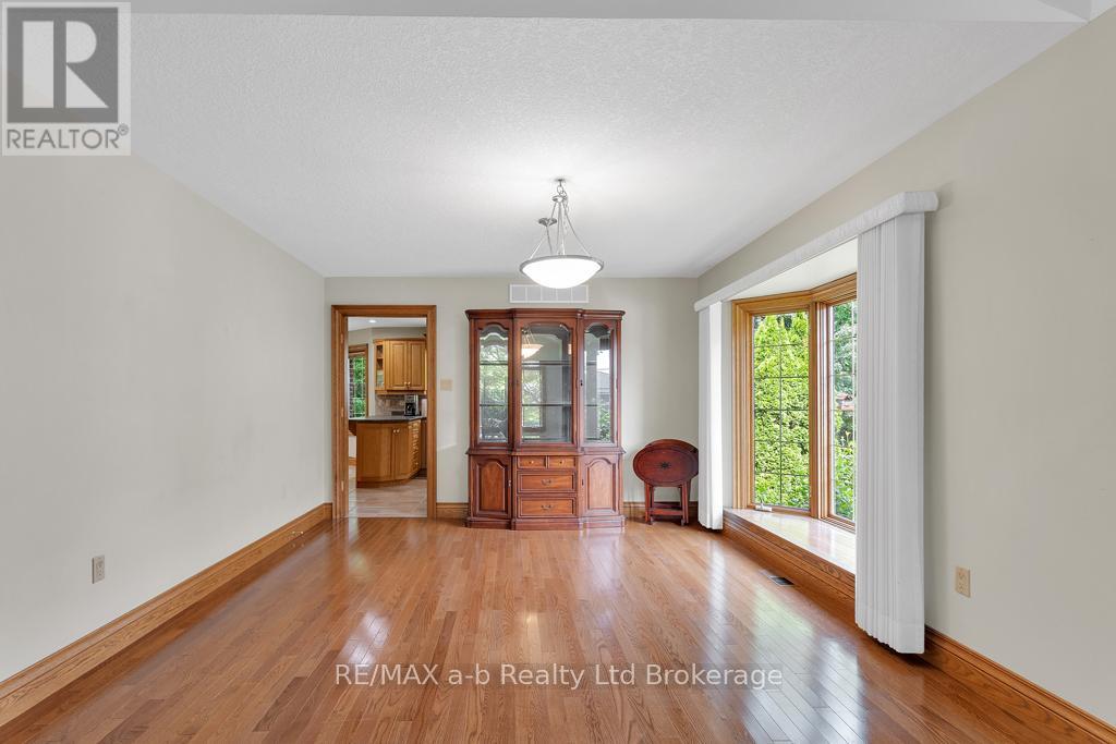 21 Windemere Avenue, Tillsonburg, Ontario  N4G 5M8 - Photo 18 - X12761832