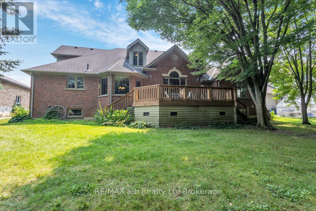 21 Windemere Avenue, Tillsonburg, Ontario  N4G 5M8 - Photo 3 - X12761832