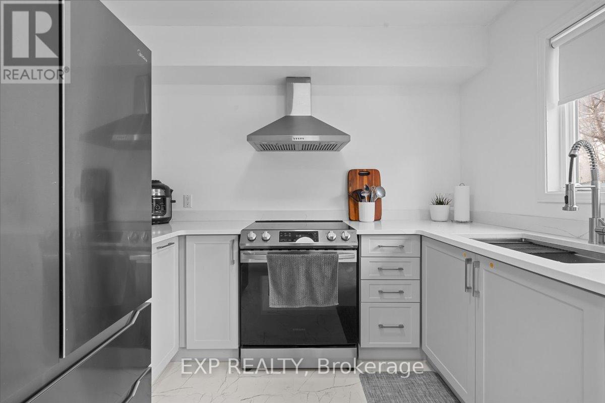36 Yorkville Street, Ottawa, Ontario  K2C 4B5 - Photo 5 - X13084434