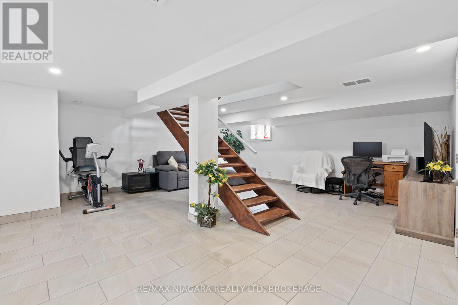 8134 Beaverdams Road, Niagara Falls, Ontario  L2H 1S1 - Photo 15 - X13084232