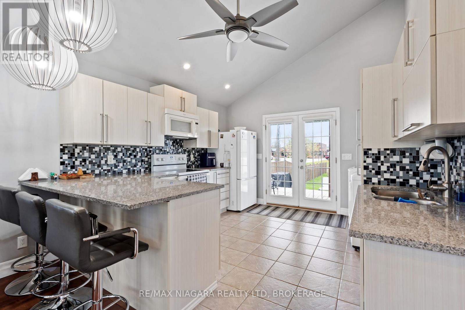 8134 Beaverdams Road, Niagara Falls, Ontario  L2H 1S1 - Photo 9 - X13084232